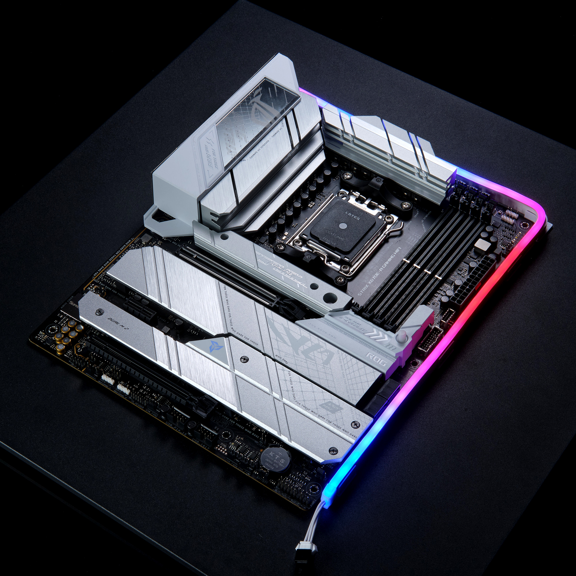 PHANTEKS NEON DIGITAL RGB LED STRIP 550MM WHITE thumbnail 4