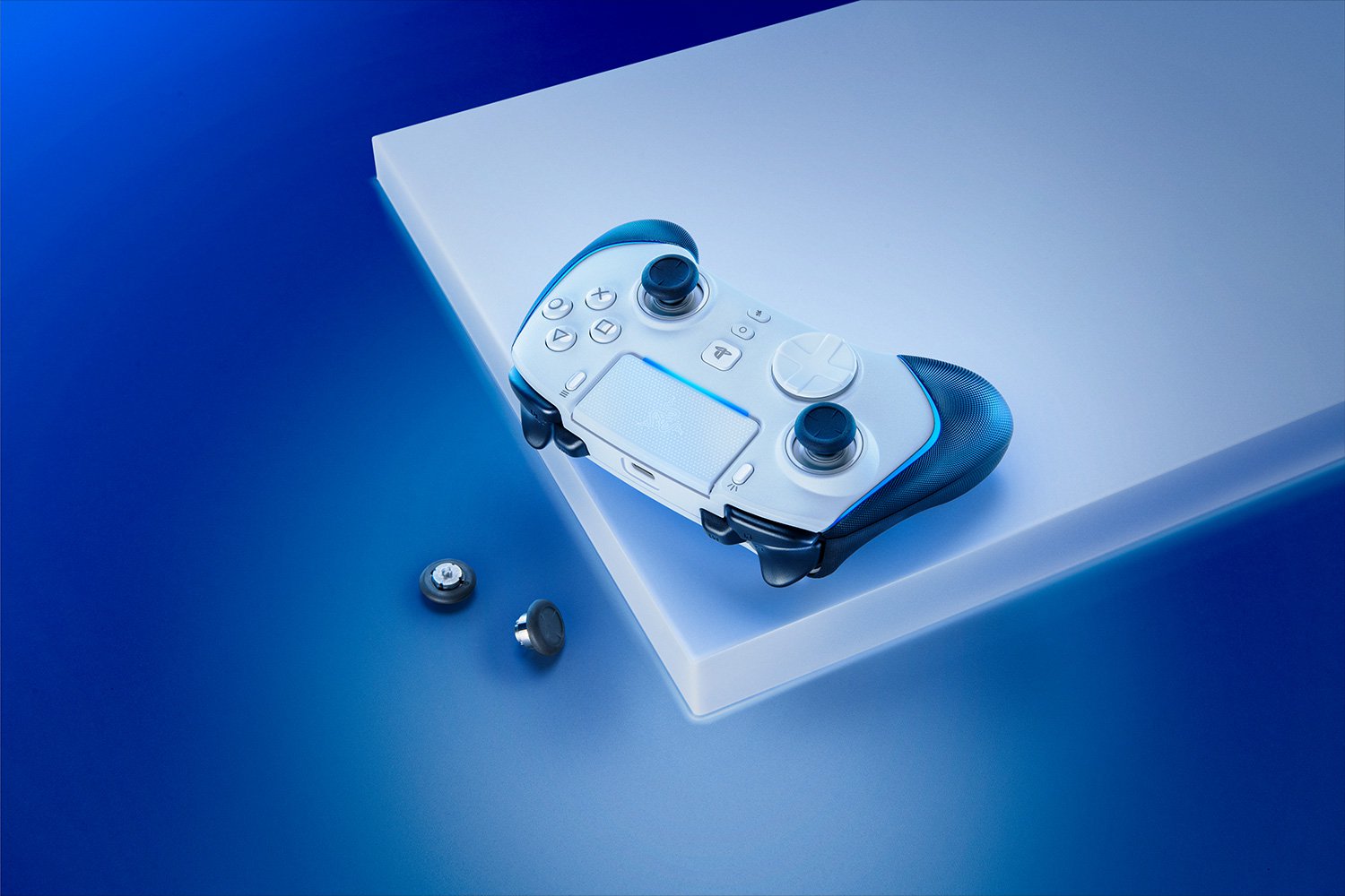 WOLVERINE V2 PRO WIRELESS FOR PS5 & PC (WHITE) thumbnail 4
