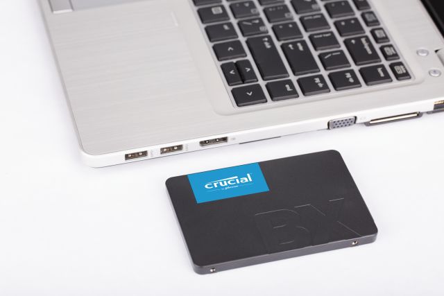 CRUCIAL BX500 3D NAND SATA 2.5" SSD 2TB thumbnail 3