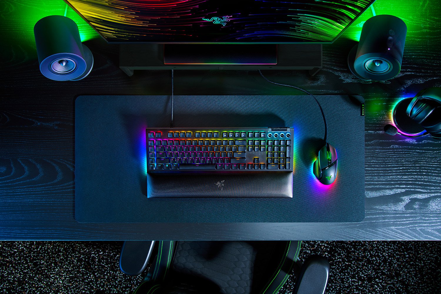 BLACKWIDOW V4 GAMING KEYBOARD GREEN SWITCH thumbnail 2