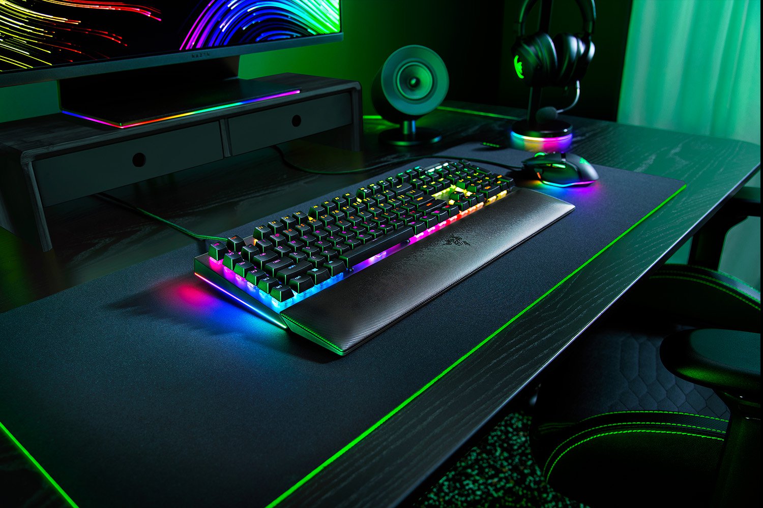 BLACKWIDOW V4 GAMING KEYBOARD GREEN SWITCH thumbnail 5