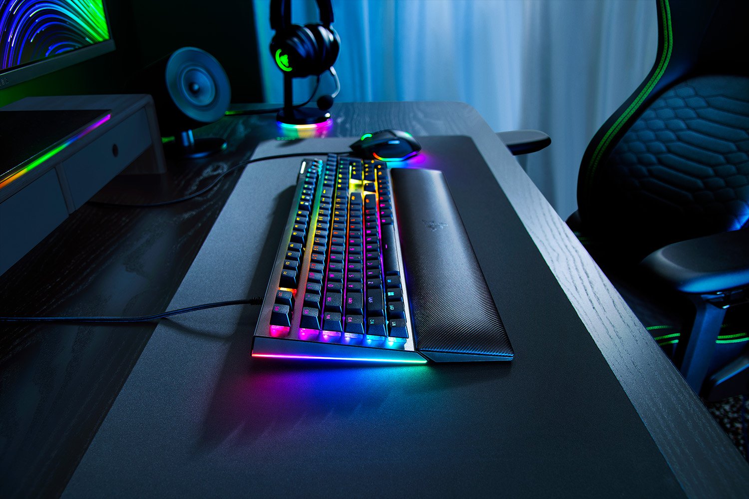 BLACKWIDOW V4 GAMING KEYBOARD GREEN SWITCH thumbnail 6